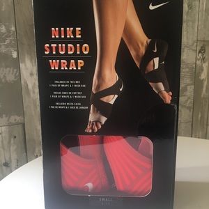 Nike Studio Wrap